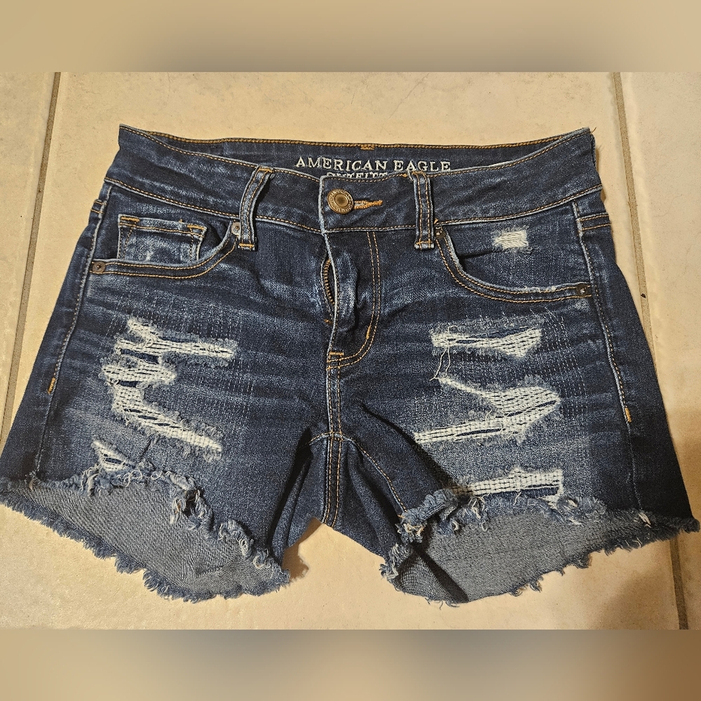 American Eagle super stretchy Jean shorts. Size 4 Small  (28)